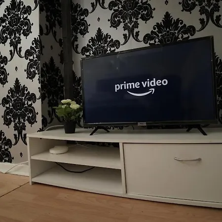 Holiday home 4 Bedroom House Sleeps 8 Free Parking & Wifi Leeds (West Yorkshire)